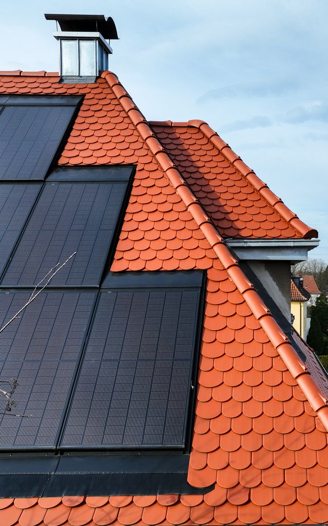 Einfamilienhaus in Bielefeld mit frisch saniertem Dach und roten Tonziegeln, 2024