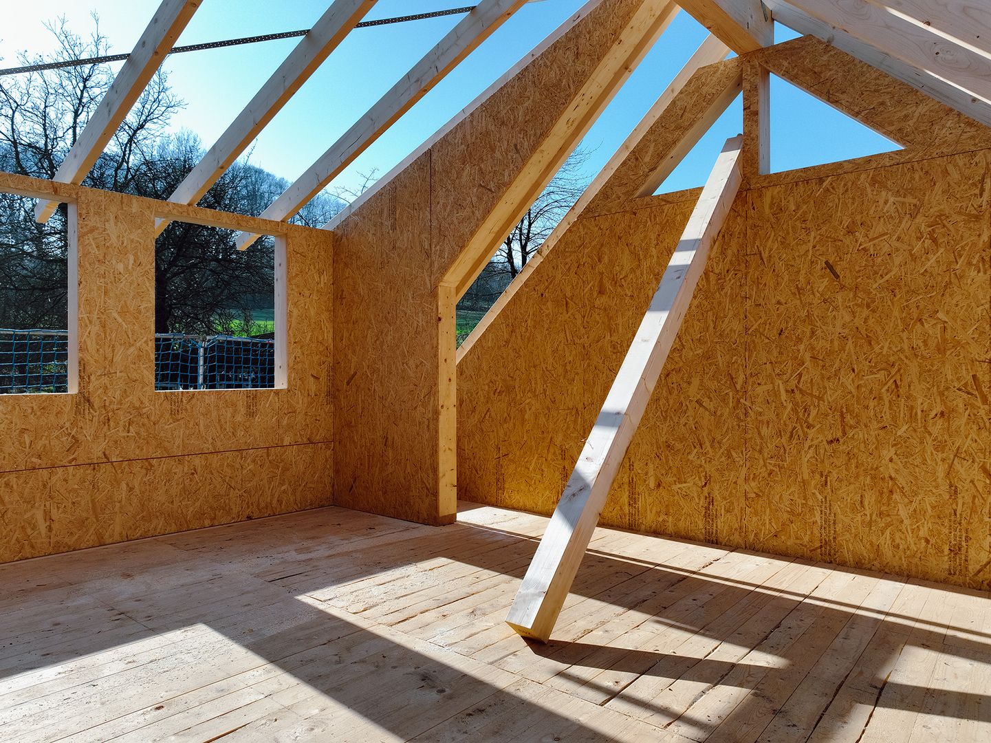 Ausbau eines Dachgeschosses mit sichtbaren Holzbalken
